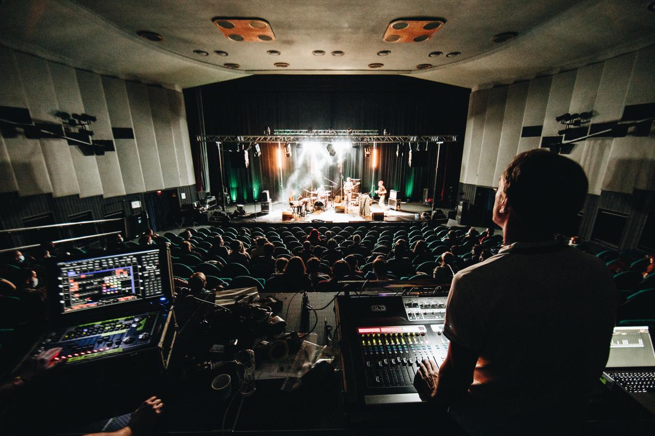 Abacaxi + Oli Steidle and The Killing Popes