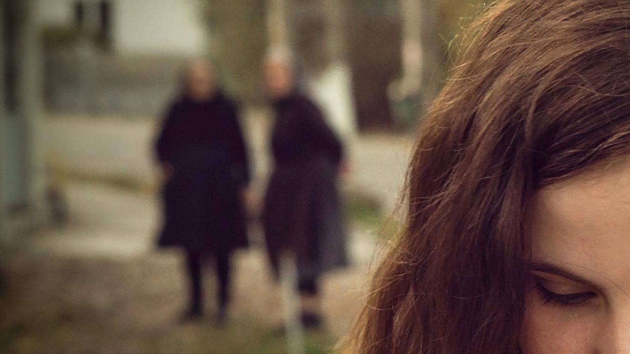 Nepříjemně blízko