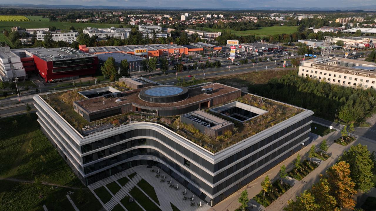 Jak roste město, příběh domu na Eliščině nábřeží